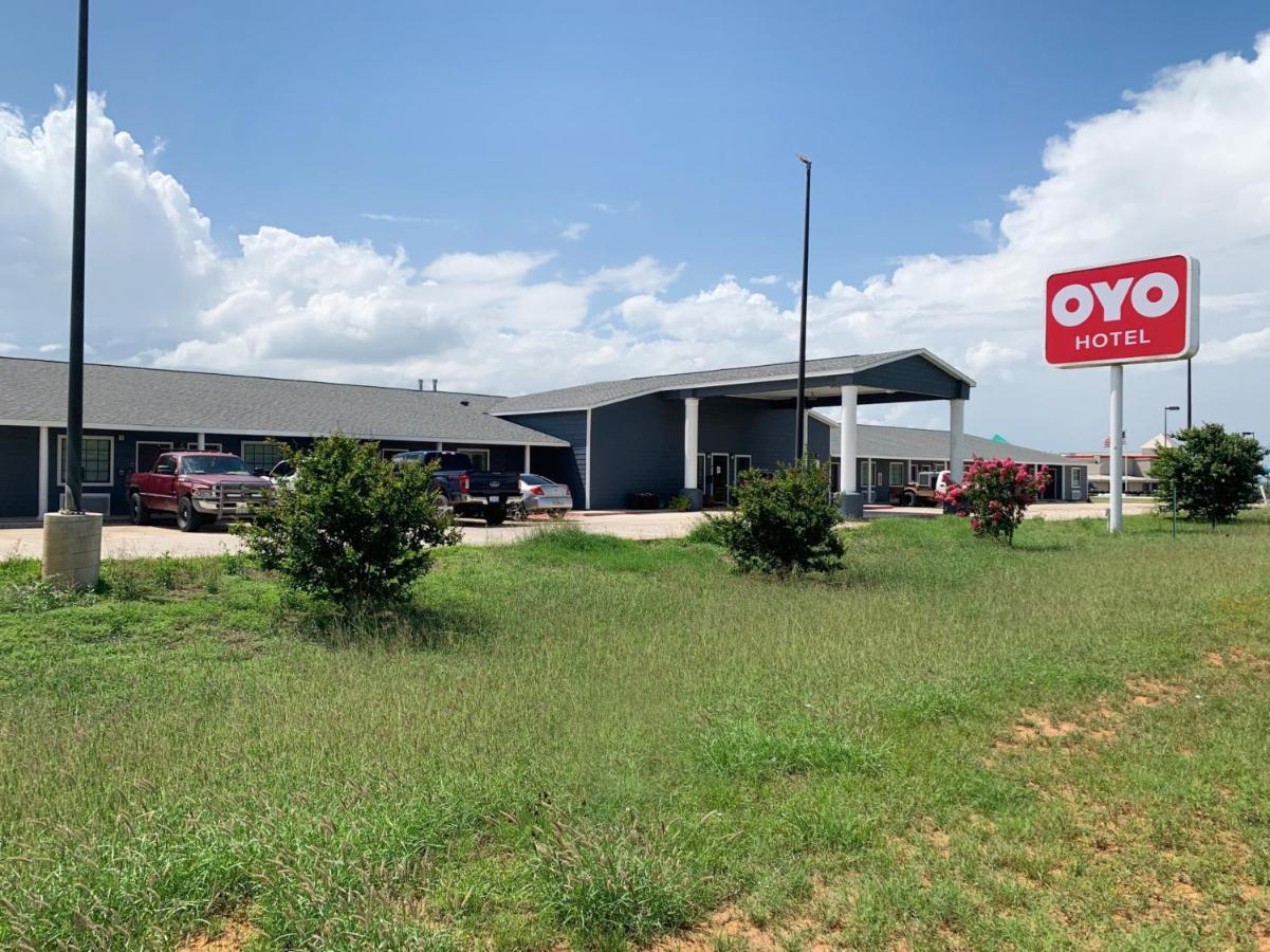 Oyo Hotel Pearsall I-35 West Eksteriør bilde