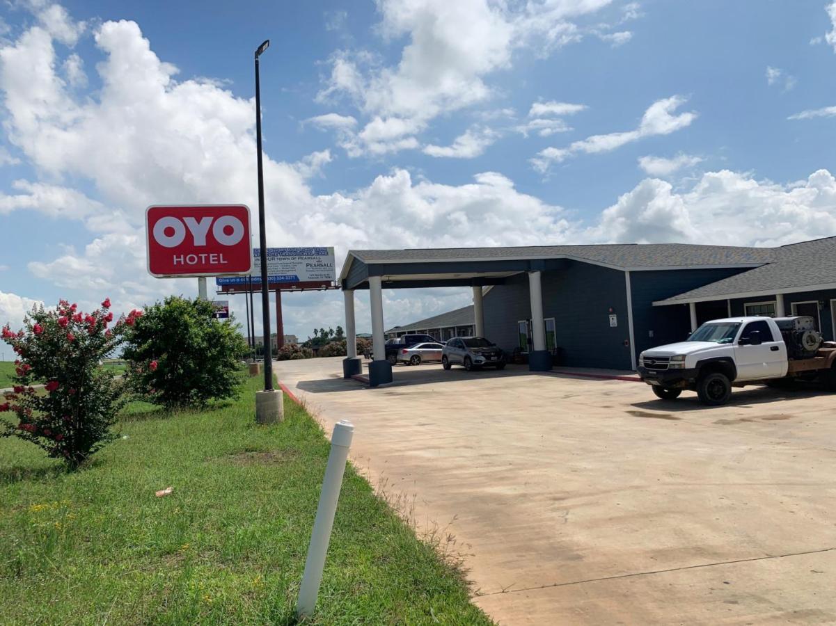 Oyo Hotel Pearsall I-35 West Eksteriør bilde