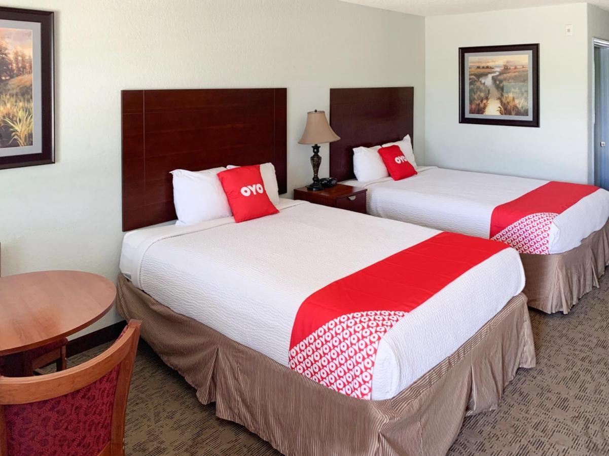 Oyo Hotel Pearsall I-35 West Eksteriør bilde