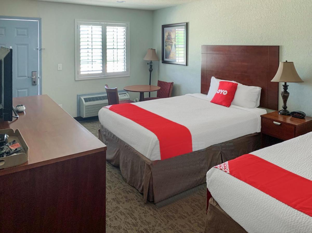 Oyo Hotel Pearsall I-35 West Eksteriør bilde