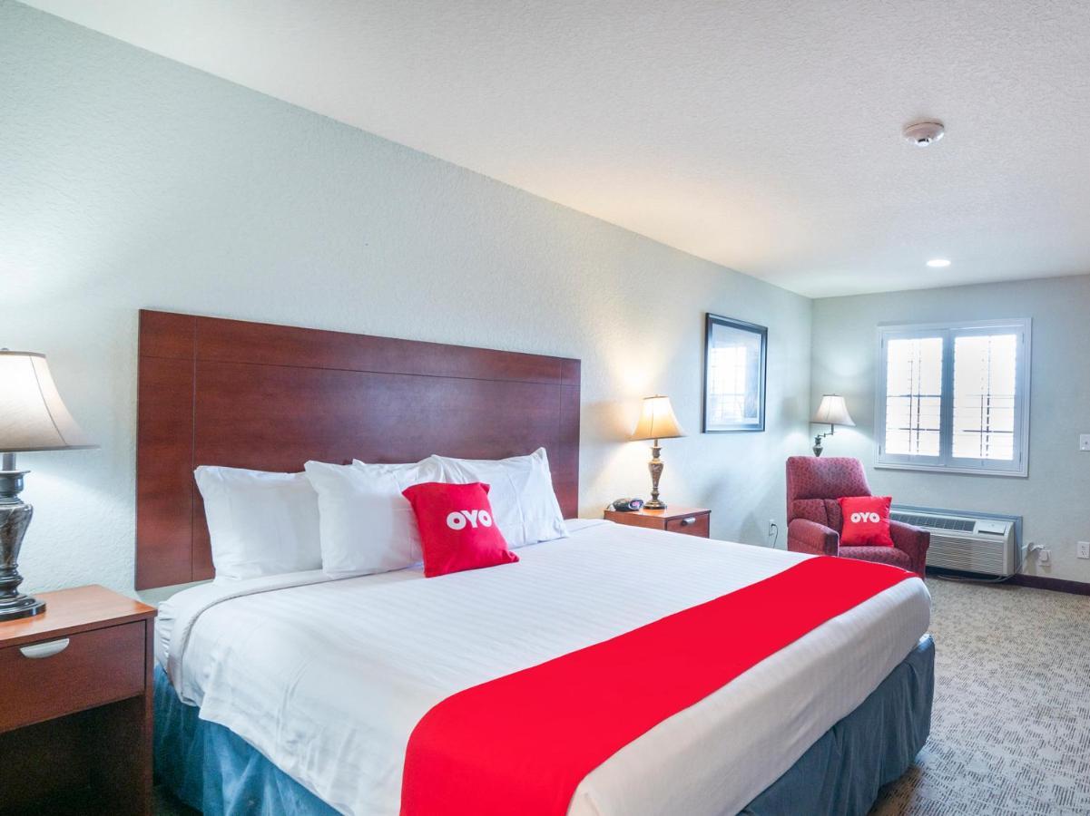 Oyo Hotel Pearsall I-35 West Eksteriør bilde