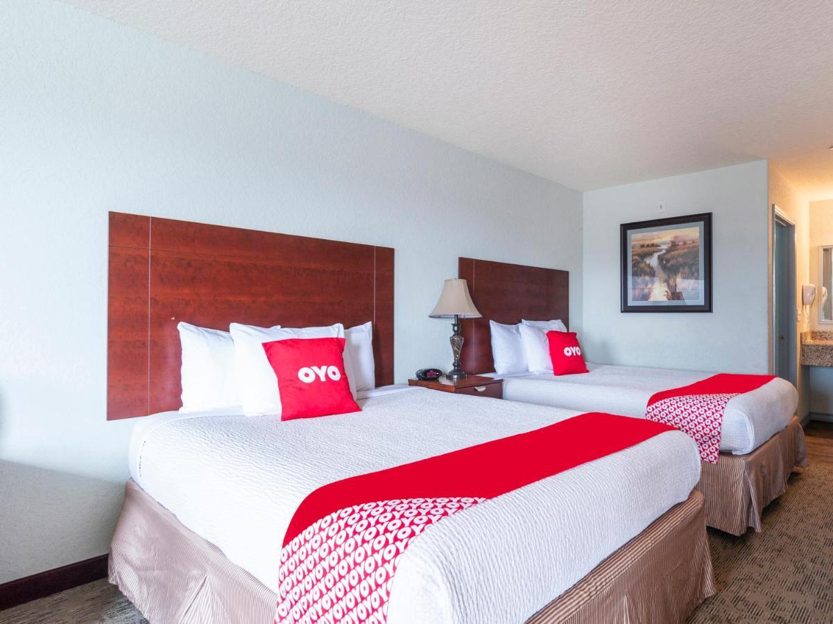 Oyo Hotel Pearsall I-35 West Eksteriør bilde
