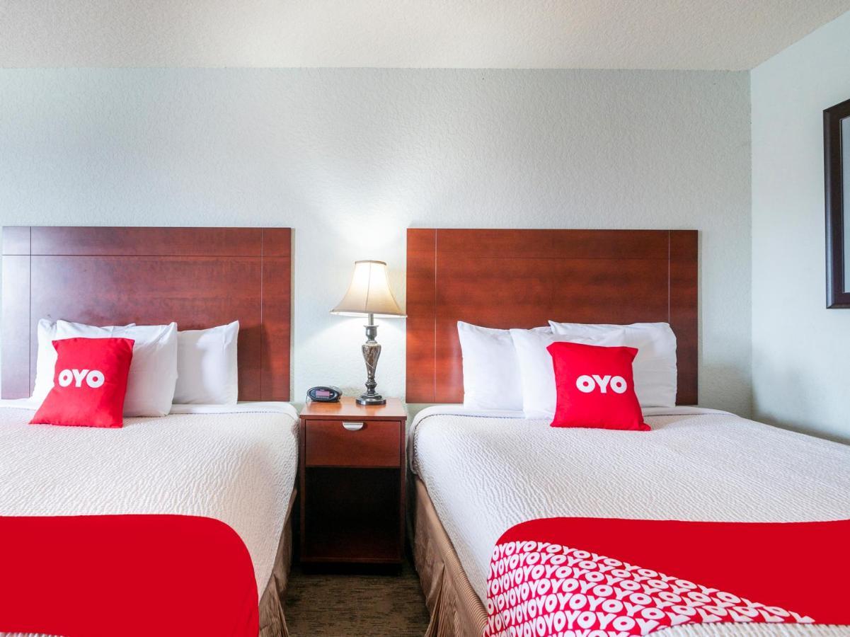 Oyo Hotel Pearsall I-35 West Eksteriør bilde