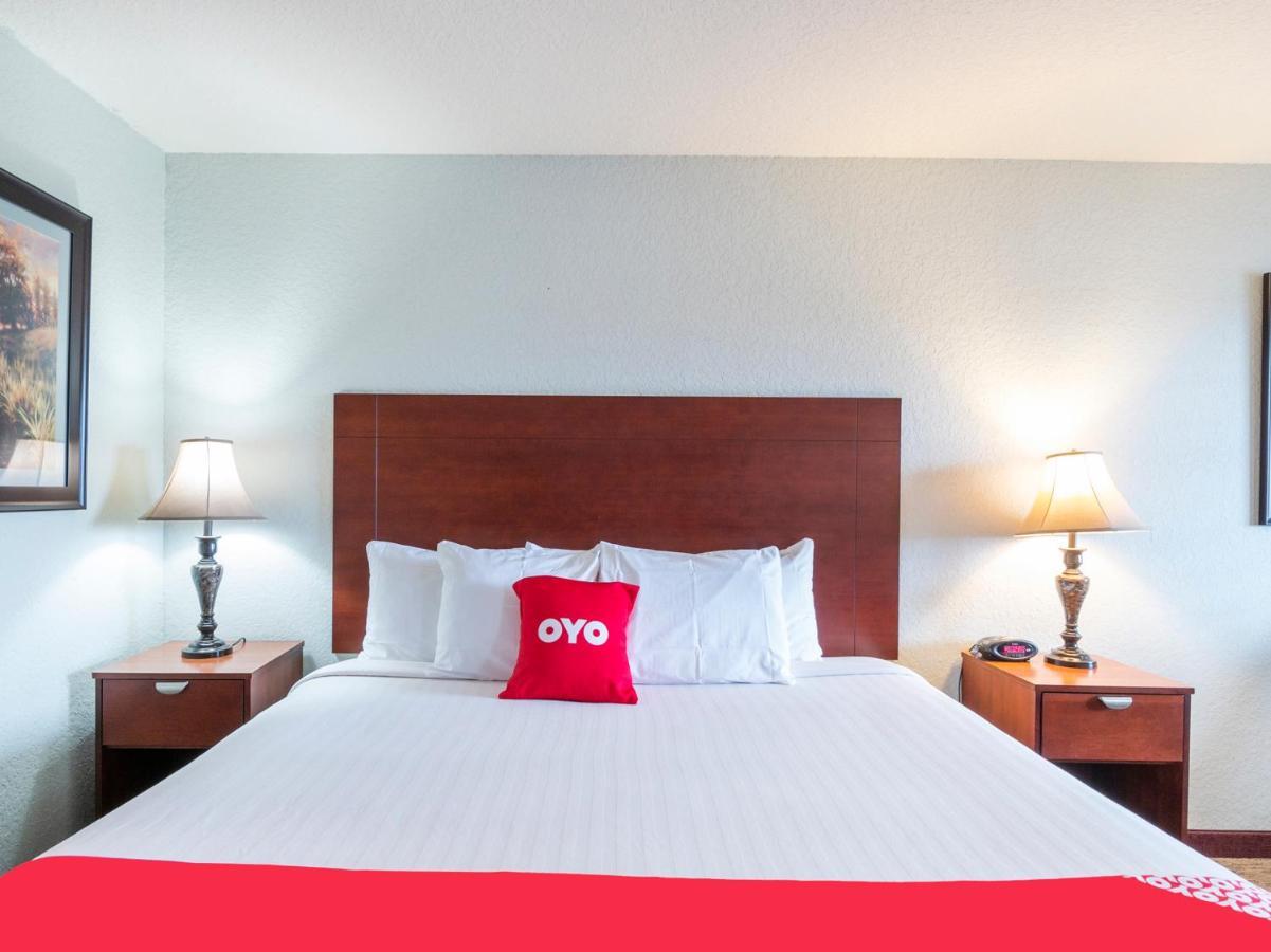 Oyo Hotel Pearsall I-35 West Eksteriør bilde