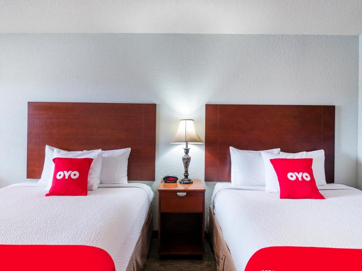 Oyo Hotel Pearsall I-35 West Eksteriør bilde