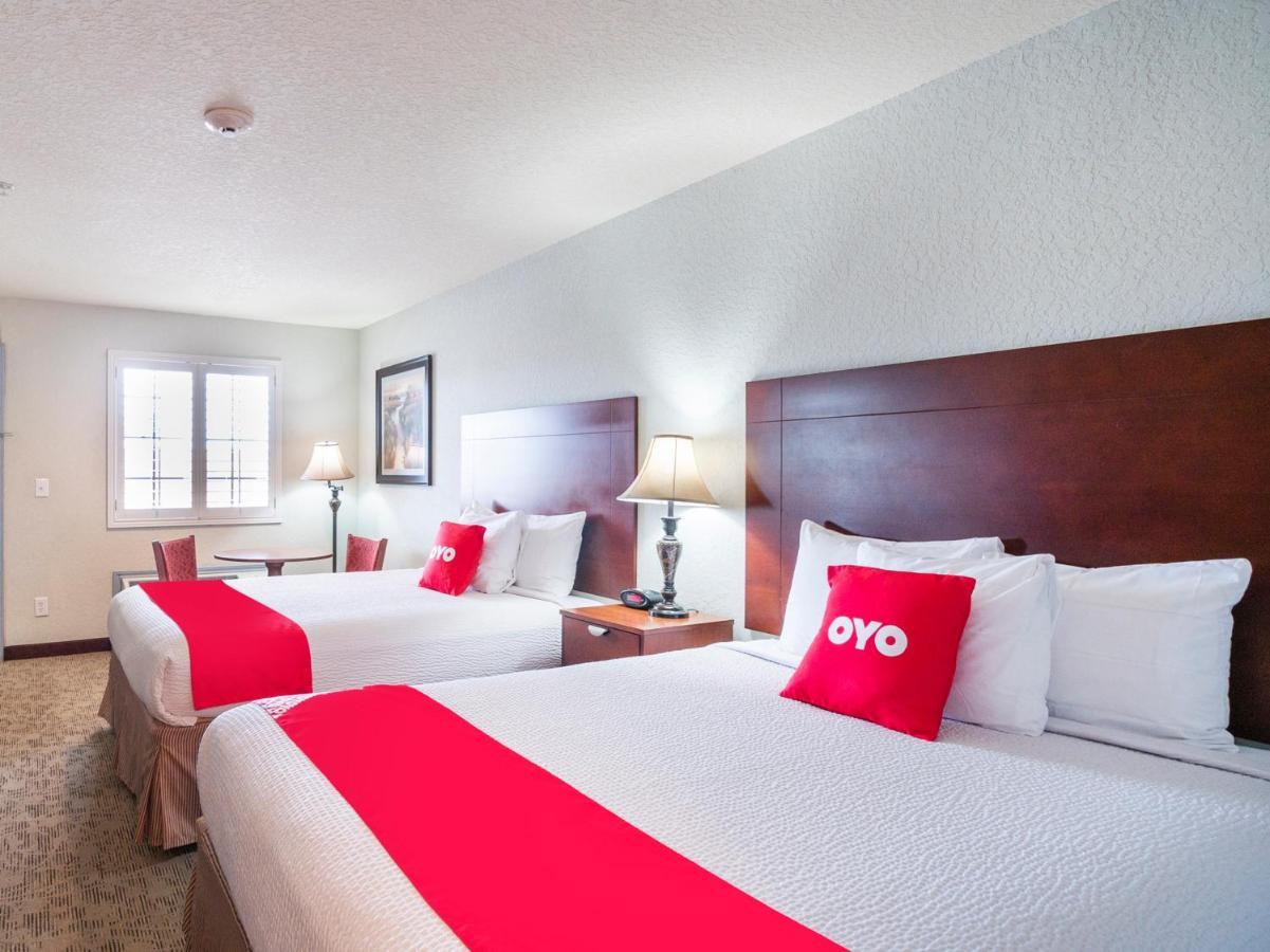 Oyo Hotel Pearsall I-35 West Eksteriør bilde