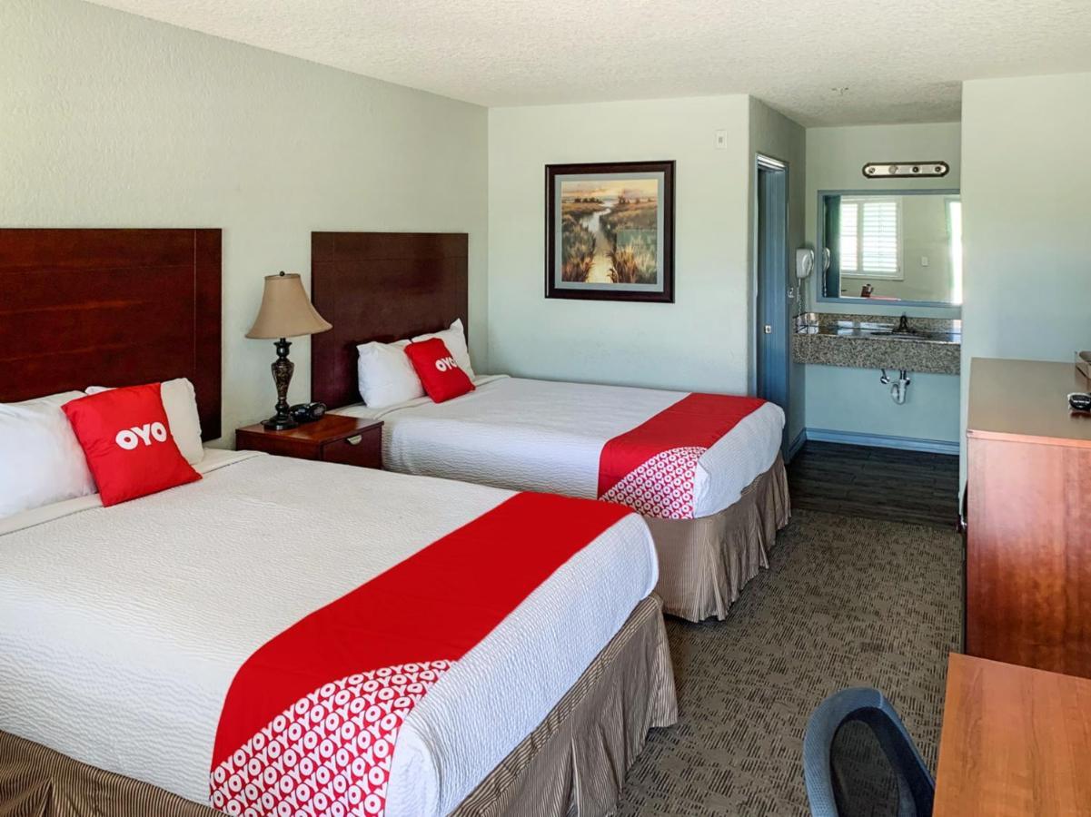 Oyo Hotel Pearsall I-35 West Eksteriør bilde