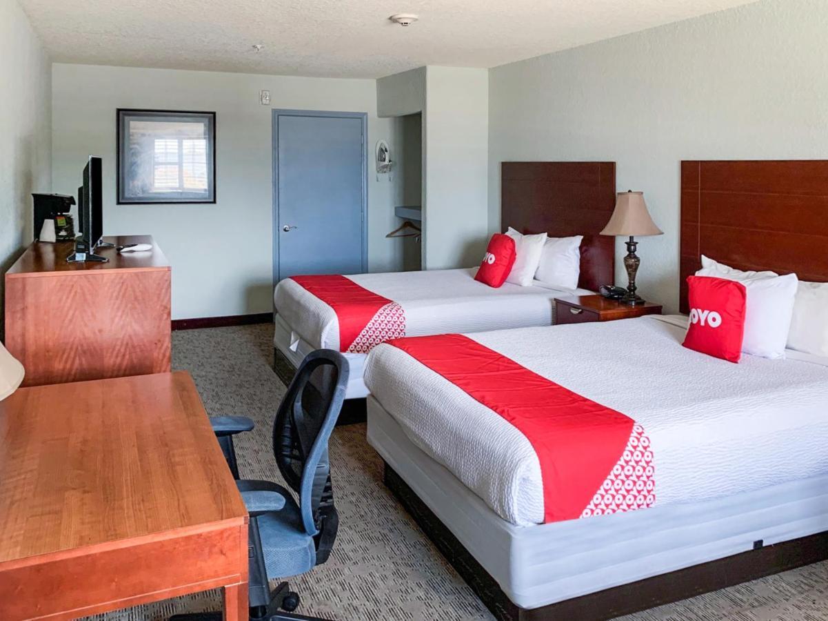 Oyo Hotel Pearsall I-35 West Eksteriør bilde