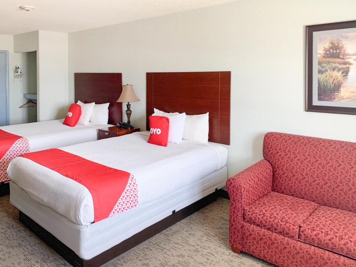 Oyo Hotel Pearsall I-35 West Eksteriør bilde